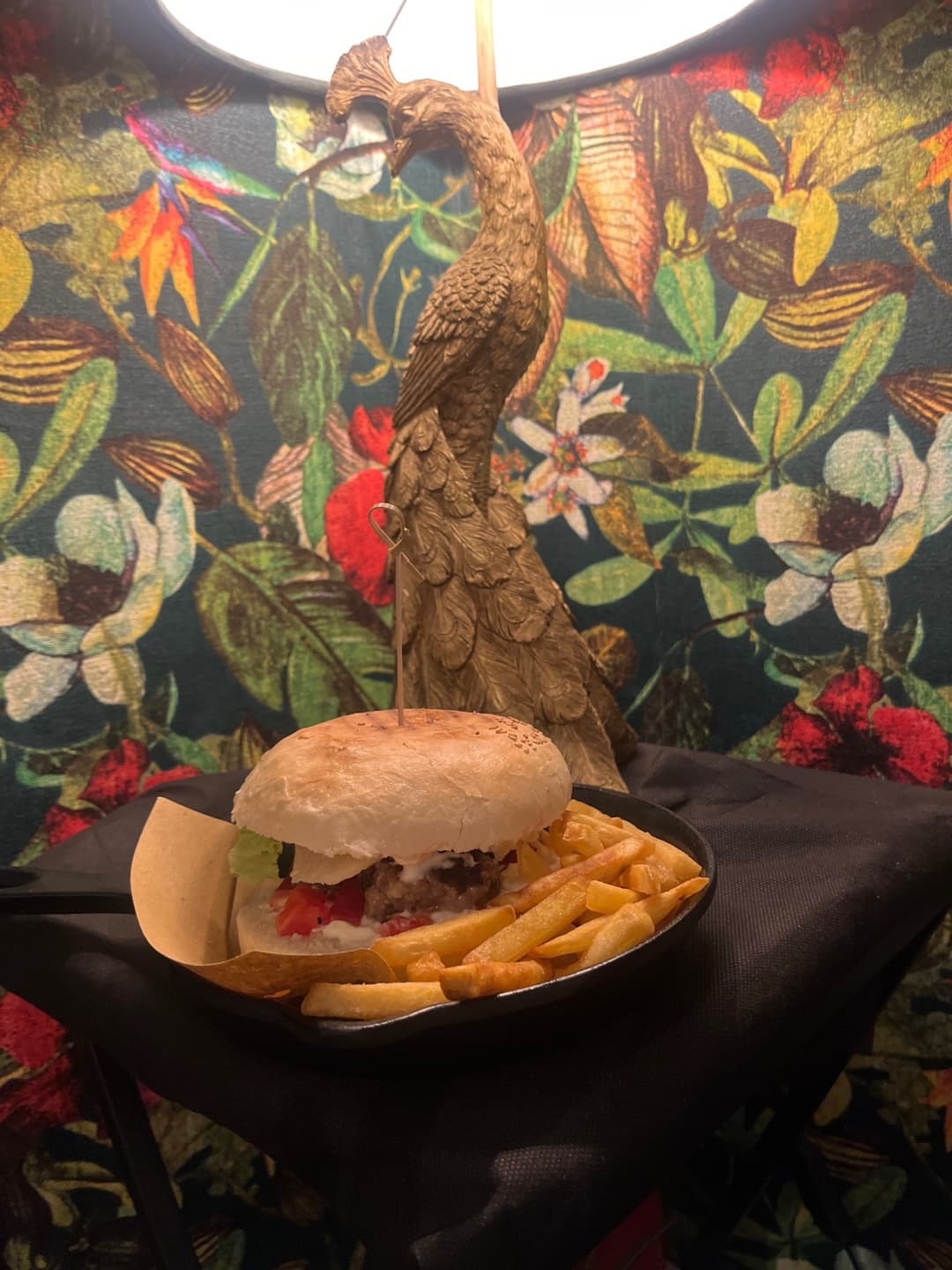 BRACIOLOTTO (Con contorno di patatine fritte)